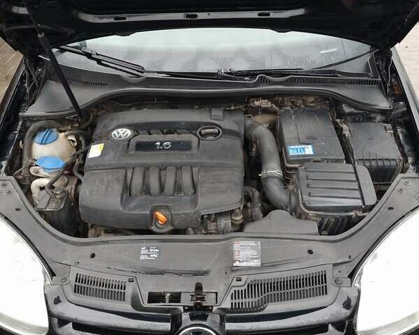 Черный Фольксваген Гольф, объемом двигателя 1.6 л и пробегом 260 тыс. км за 4900 $, фото 13 на Automoto.ua