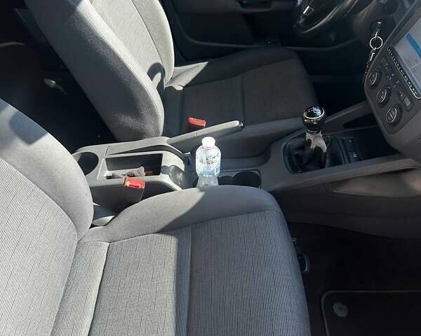 Фольксваген Гольф 2005 у Покров (Орджонікідзе) на Automoto.ua Чорний Фольксваген Гольф, об'ємом двигуна 1.6 л та пробігом 290 тис. км за 6000 $, фото 16 на Automoto.ua