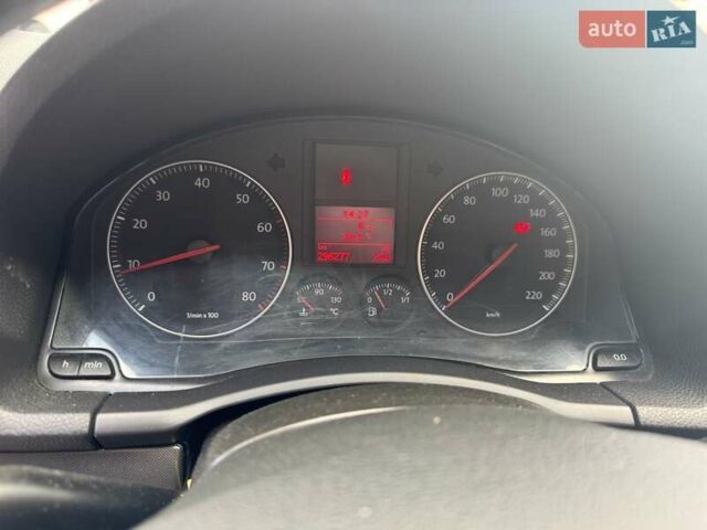 Черный Фольксваген Гольф, объемом двигателя 1.4 л и пробегом 298 тыс. км за 4900 $, фото 9 на Automoto.ua