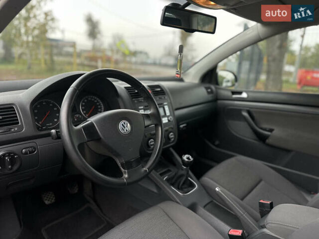 Чорний Фольксваген Гольф, об'ємом двигуна 1.4 л та пробігом 237 тис. км за 5100 $, фото 23 на Automoto.ua