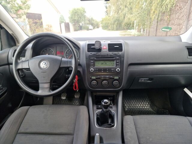 Черный Фольксваген Гольф, объемом двигателя 1.4 л и пробегом 217 тыс. км за 5400 $, фото 4 на Automoto.ua