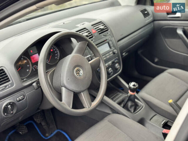 Черный Фольксваген Гольф, объемом двигателя 1.4 л и пробегом 197 тыс. км за 5500 $, фото 29 на Automoto.ua