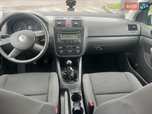 Черный Фольксваген Гольф, объемом двигателя 1.4 л и пробегом 226 тыс. км за 4450 $, фото 8 на Automoto.ua