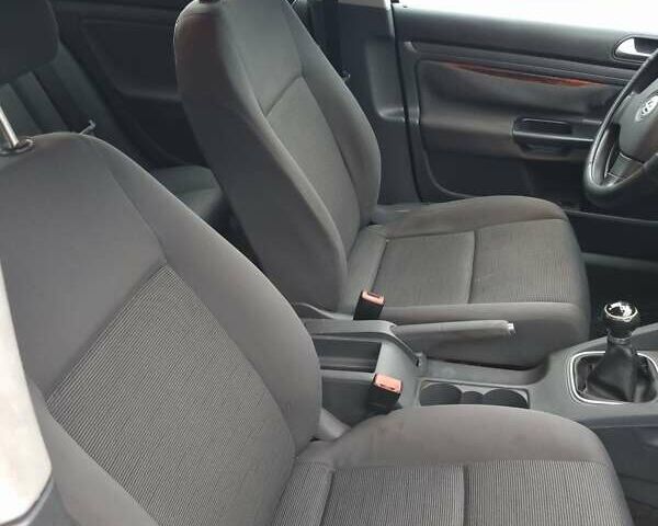 Черный Фольксваген Гольф, объемом двигателя 1.6 л и пробегом 260 тыс. км за 4900 $, фото 22 на Automoto.ua