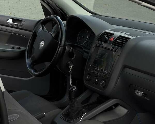 Черный Фольксваген Гольф, объемом двигателя 1.6 л и пробегом 263 тыс. км за 5800 $, фото 6 на Automoto.ua