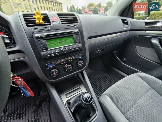 Чорний Фольксваген Гольф, об'ємом двигуна 1.39 л та пробігом 280 тис. км за 5600 $, фото 7 на Automoto.ua