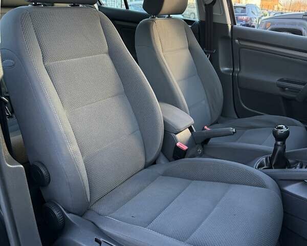 Чорний Фольксваген Гольф, об'ємом двигуна 1.4 л та пробігом 233 тис. км за 5800 $, фото 35 на Automoto.ua