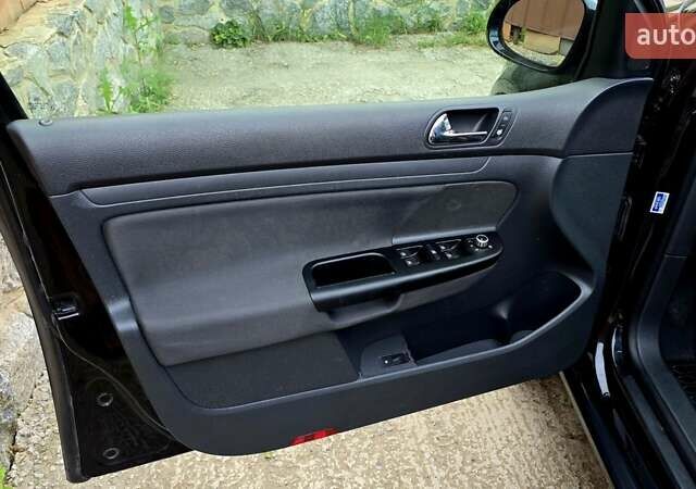 Черный Фольксваген Гольф, объемом двигателя 1.6 л и пробегом 210 тыс. км за 7299 $, фото 36 на Automoto.ua