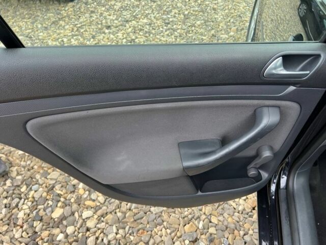 Черный Фольксваген Гольф, объемом двигателя 1.6 л и пробегом 191 тыс. км за 5499 $, фото 14 на Automoto.ua