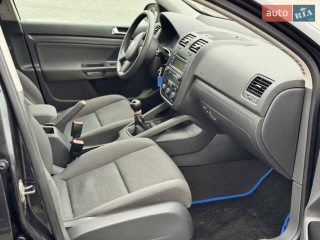 Черный Фольксваген Гольф, объемом двигателя 1.4 л и пробегом 197 тыс. км за 5500 $, фото 19 на Automoto.ua