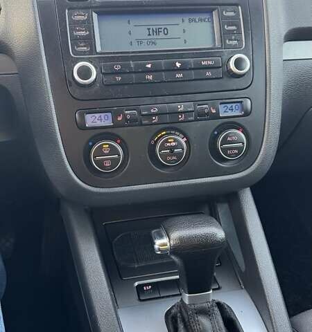 Черный Фольксваген Гольф, объемом двигателя 1.6 л и пробегом 137 тыс. км за 7000 $, фото 18 на Automoto.ua