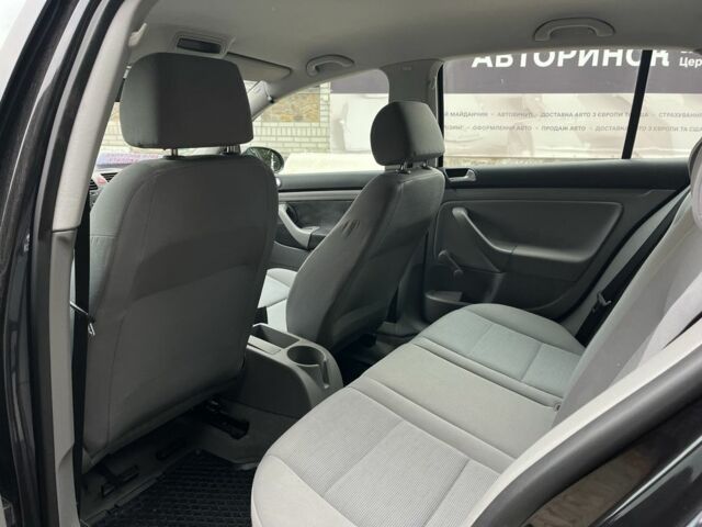 Черный Фольксваген Гольф, объемом двигателя 1.6 л и пробегом 249 тыс. км за 5500 $, фото 18 на Automoto.ua