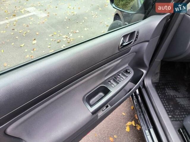 Чорний Фольксваген Гольф, об'ємом двигуна 1.39 л та пробігом 280 тис. км за 5600 $, фото 6 на Automoto.ua