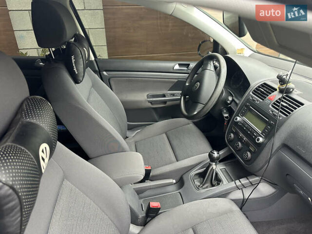 Черный Фольксваген Гольф, объемом двигателя 1.39 л и пробегом 121 тыс. км за 5150 $, фото 23 на Automoto.ua