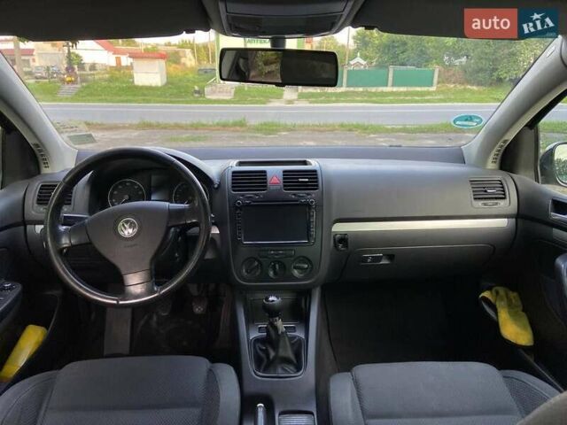 Чорний Фольксваген Гольф, об'ємом двигуна 1.6 л та пробігом 233 тис. км за 4950 $, фото 12 на Automoto.ua