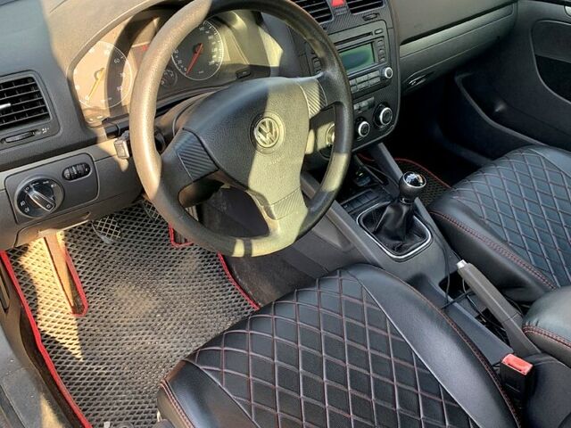 Черный Фольксваген Гольф, объемом двигателя 1.6 л и пробегом 294 тыс. км за 5200 $, фото 6 на Automoto.ua