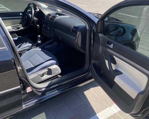 Чорний Фольксваген Гольф, об'ємом двигуна 1.6 л та пробігом 260 тис. км за 6000 $, фото 5 на Automoto.ua