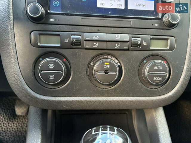 Черный Фольксваген Гольф, объемом двигателя 1.6 л и пробегом 216 тыс. км за 6100 $, фото 30 на Automoto.ua