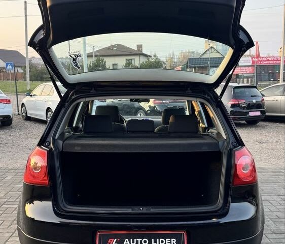 Чорний Фольксваген Гольф, об'ємом двигуна 1.6 л та пробігом 137 тис. км за 7000 $, фото 5 на Automoto.ua