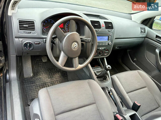 Черный Фольксваген Гольф, объемом двигателя 1.6 л и пробегом 273 тыс. км за 4750 $, фото 8 на Automoto.ua