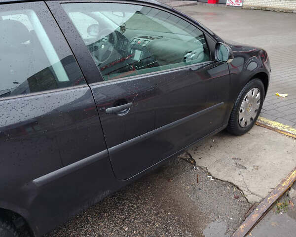 Черный Фольксваген Гольф, объемом двигателя 1.39 л и пробегом 245 тыс. км за 4700 $, фото 2 на Automoto.ua