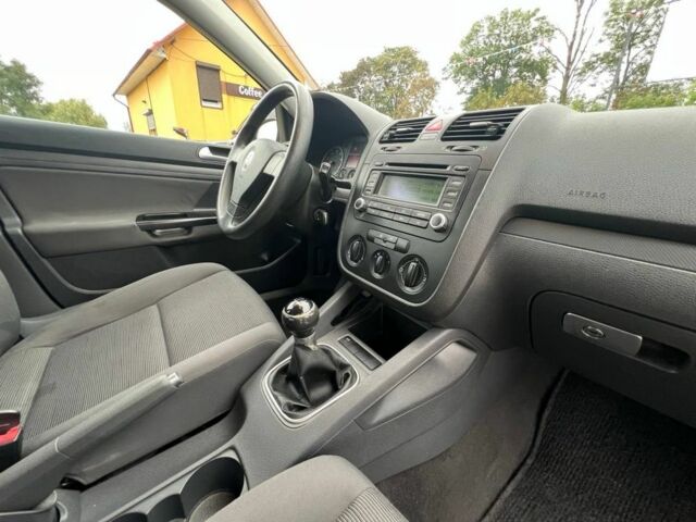 Черный Фольксваген Гольф, объемом двигателя 1.6 л и пробегом 191 тыс. км за 5499 $, фото 10 на Automoto.ua