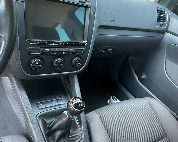 Фольксваген Гольф 2005 у Покров (Орджонікідзе) на Automoto.ua Чорний Фольксваген Гольф, об'ємом двигуна 1.6 л та пробігом 290 тис. км за 6000 $, фото 9 на Automoto.ua