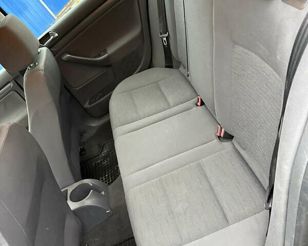 Черный Фольксваген Гольф, объемом двигателя 1.6 л и пробегом 273 тыс. км за 4750 $, фото 12 на Automoto.ua