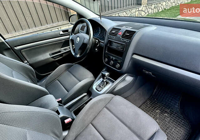 Черный Фольксваген Гольф, объемом двигателя 1.6 л и пробегом 215 тыс. км за 6500 $, фото 12 на Automoto.ua