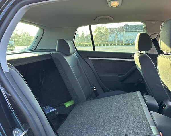 Черный Фольксваген Гольф, объемом двигателя 1.6 л и пробегом 192 тыс. км за 6000 $, фото 17 на Automoto.ua