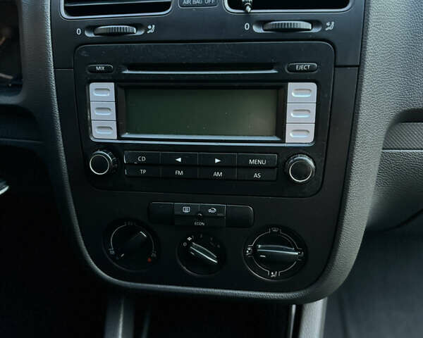 Черный Фольксваген Гольф, объемом двигателя 1.4 л и пробегом 266 тыс. км за 4800 $, фото 17 на Automoto.ua