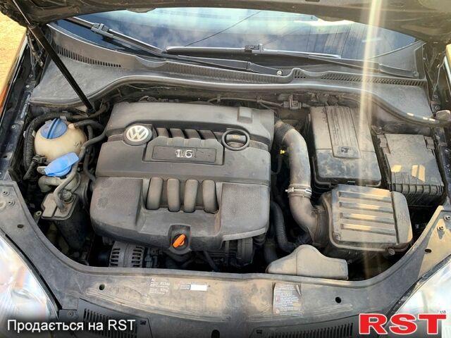 Черный Фольксваген Гольф, объемом двигателя 1.6 л и пробегом 294 тыс. км за 5200 $, фото 8 на Automoto.ua