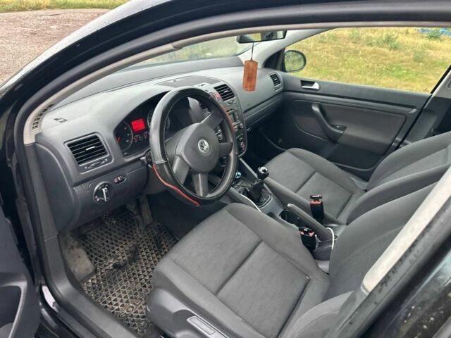 Черный Фольксваген Гольф, объемом двигателя 1.4 л и пробегом 220 тыс. км за 5200 $, фото 7 на Automoto.ua