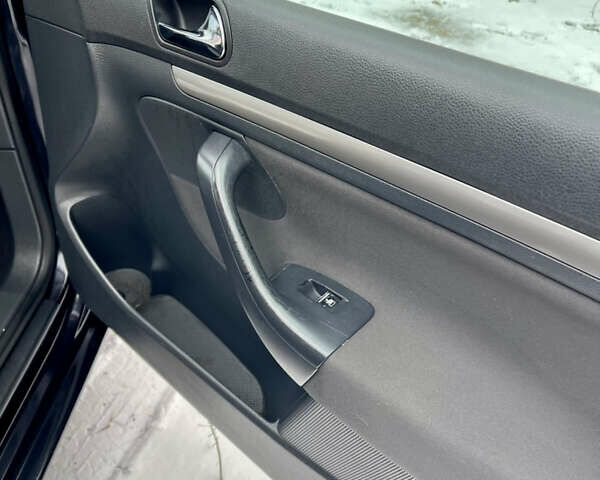 Черный Фольксваген Гольф, объемом двигателя 1.6 л и пробегом 183 тыс. км за 5199 $, фото 21 на Automoto.ua