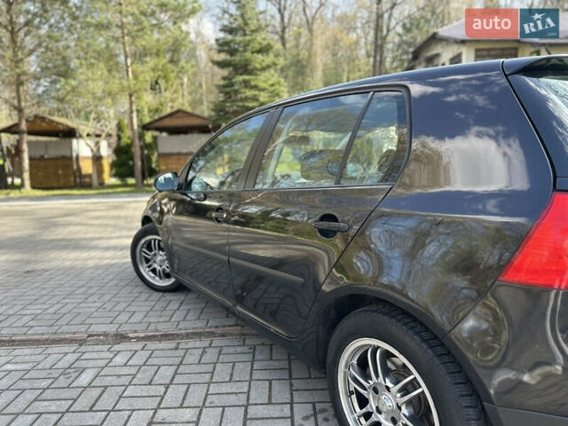 Черный Фольксваген Гольф, объемом двигателя 1.6 л и пробегом 270 тыс. км за 5950 $, фото 62 на Automoto.ua