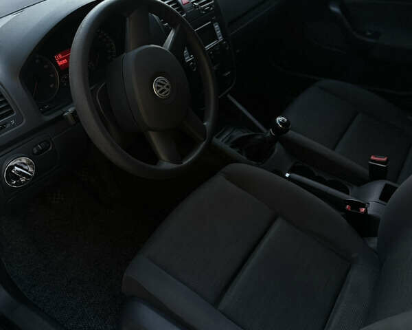 Черный Фольксваген Гольф, объемом двигателя 1.4 л и пробегом 266 тыс. км за 4800 $, фото 20 на Automoto.ua