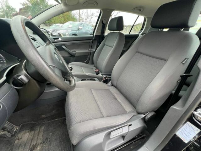 Черный Фольксваген Гольф, объемом двигателя 1.6 л и пробегом 191 тыс. км за 5499 $, фото 7 на Automoto.ua