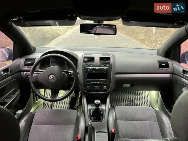 Черный Фольксваген Гольф, объемом двигателя 2 л и пробегом 330 тыс. км за 5700 $, фото 27 на Automoto.ua