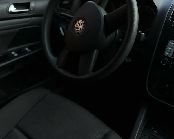 Черный Фольксваген Гольф, объемом двигателя 1.4 л и пробегом 266 тыс. км за 4800 $, фото 16 на Automoto.ua