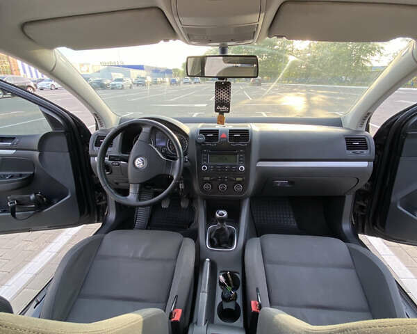 Черный Фольксваген Гольф, объемом двигателя 1.6 л и пробегом 300 тыс. км за 6200 $, фото 12 на Automoto.ua