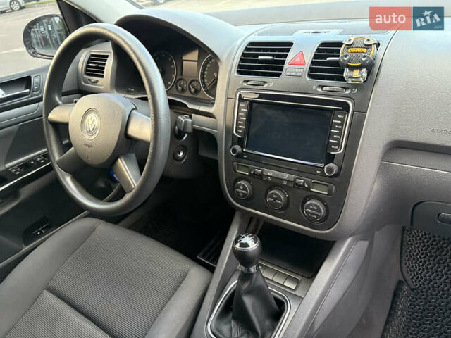 Черный Фольксваген Гольф, объемом двигателя 1.6 л и пробегом 216 тыс. км за 6100 $, фото 16 на Automoto.ua