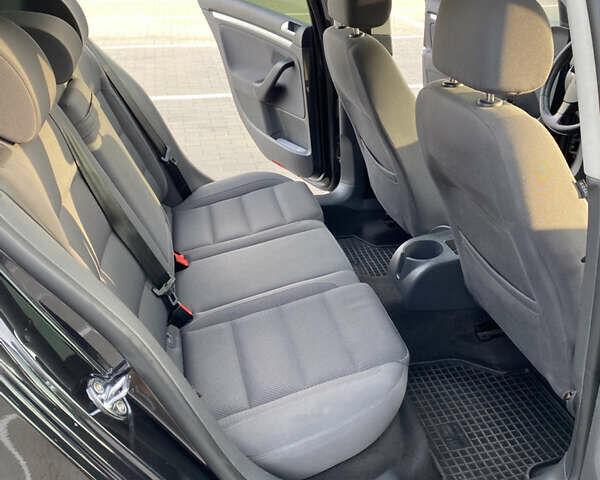 Черный Фольксваген Гольф, объемом двигателя 1.6 л и пробегом 300 тыс. км за 6200 $, фото 11 на Automoto.ua