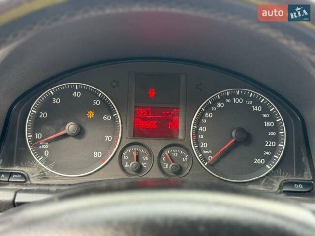 Черный Фольксваген Гольф, объемом двигателя 1.6 л и пробегом 339 тыс. км за 5450 $, фото 19 на Automoto.ua