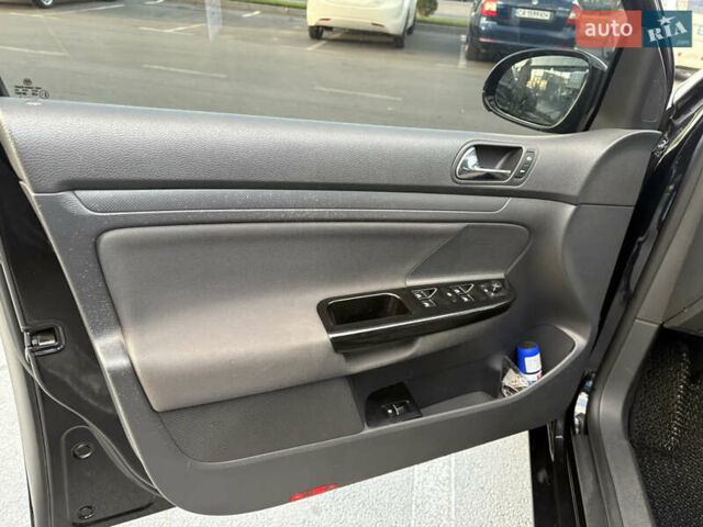 Черный Фольксваген Гольф, объемом двигателя 1.6 л и пробегом 216 тыс. км за 6100 $, фото 26 на Automoto.ua