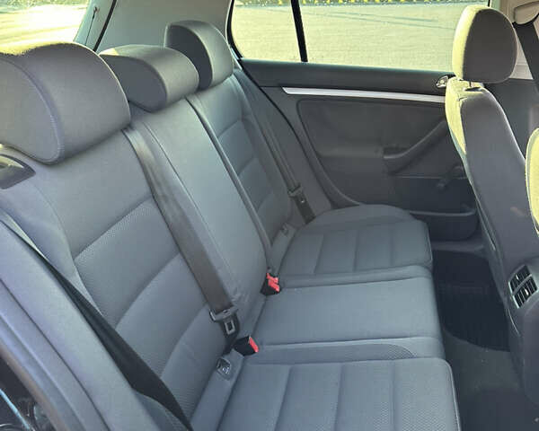 Черный Фольксваген Гольф, объемом двигателя 1.6 л и пробегом 192 тыс. км за 6000 $, фото 15 на Automoto.ua