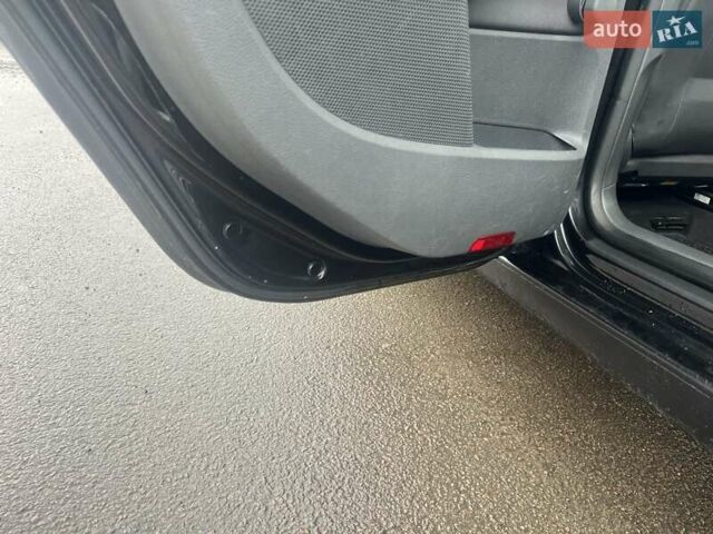 Черный Фольксваген Гольф, объемом двигателя 1.4 л и пробегом 225 тыс. км за 4500 $, фото 11 на Automoto.ua