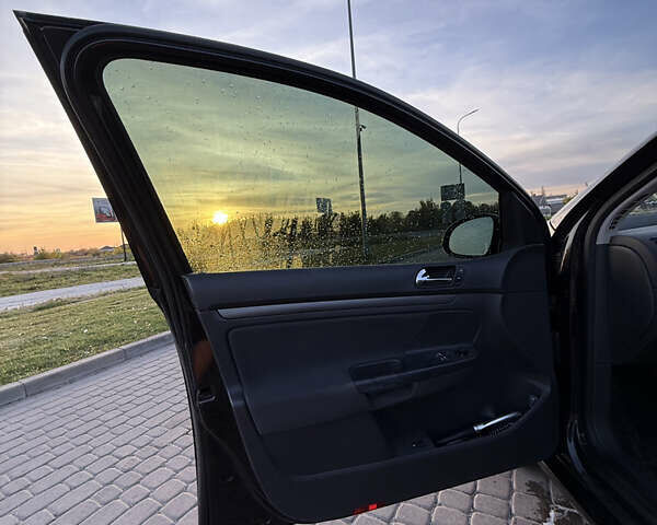 Черный Фольксваген Гольф, объемом двигателя 1.6 л и пробегом 231 тыс. км за 5999 $, фото 6 на Automoto.ua