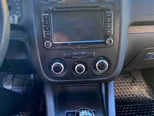 Черный Фольксваген Гольф, объемом двигателя 1.4 л и пробегом 235 тыс. км за 4300 $, фото 7 на Automoto.ua