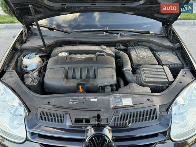 Черный Фольксваген Гольф, объемом двигателя 1.6 л и пробегом 216 тыс. км за 6100 $, фото 31 на Automoto.ua