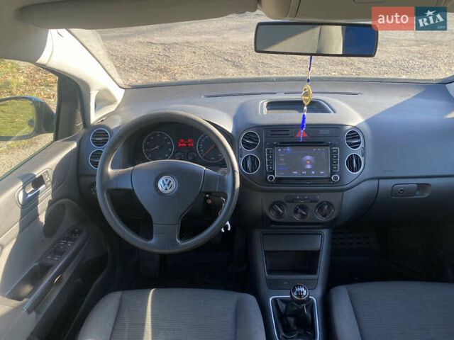 Черный Фольксваген Гольф, объемом двигателя 1.6 л и пробегом 229 тыс. км за 5200 $, фото 11 на Automoto.ua